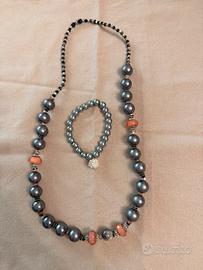 Parure collana grigio antracite e pesca con charms