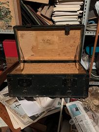 Baule vintage in legno e ferro