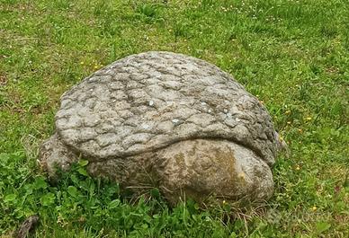 tartaruga in pietra antica 