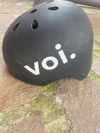 Casco monopattino e bicicletta