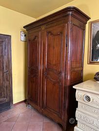 Armadio in noce massello fine 700 restaurato