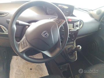 KM0! LANCIA YPSILON HYBRID 1.0