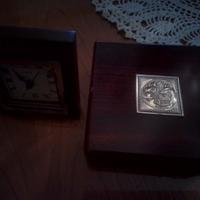    cofanetto e' orologio 