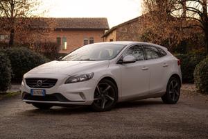 Volvo v40 t3 r-design