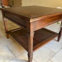 Tavolino quadrato in legno massello lavorato a man