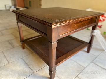 Tavolino quadrato in legno massello lavorato a man