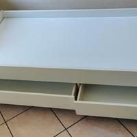 Letto per bambini con materasso e comodino usato