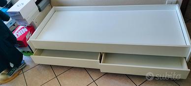 Letto per bambini con materasso e comodino usato