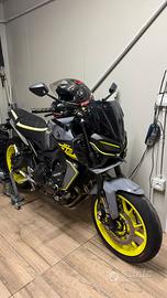 MT09 my 17 Fluo Abs