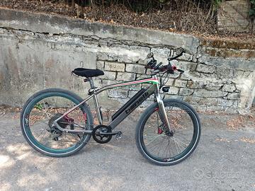 E-bike Benelli con pedalata assistita