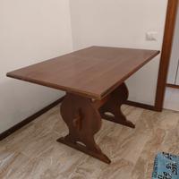 Tavolo in legno 