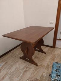 Tavolo in legno 