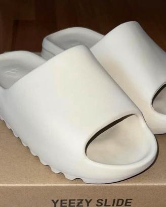 Yeezy slide beije