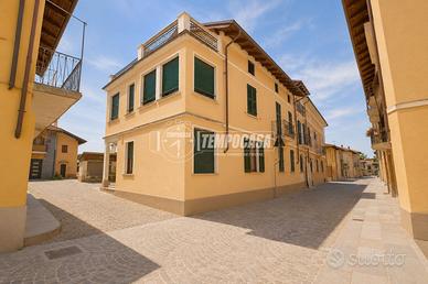 CASA DI CORTE CON POSTO AUTO !!!