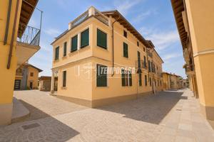CASA DI CORTE CON POSTO AUTO !!!