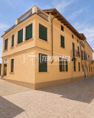 CASA DI CORTE CON POSTO AUTO !!!