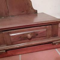 Specchio con cornice di legno