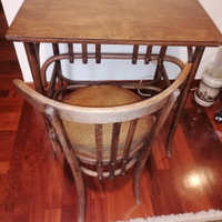 Tavolino e poltroncina in legno