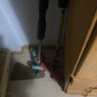 Panca palestra con manubri bilanciere e pesi