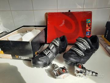 scarpe donna per bici numero 39 più pedalini