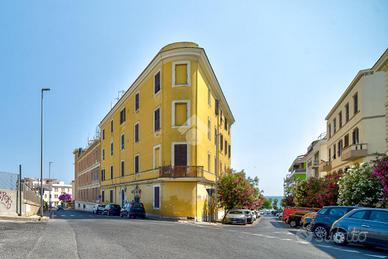 4 LOCALI A CIVITAVECCHIA