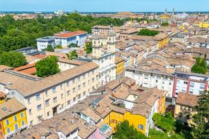 2 LOCALI A PARMA