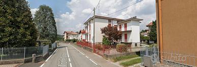 Ampio bilocale a Como con posto auto e balcone