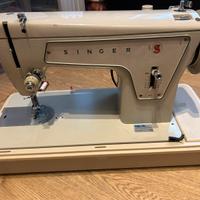 Macchina da cucire Singer con valigia