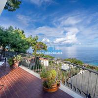 VILLA UNIFAMILIARE CON VISTA UNICA SU MONDELLO - A