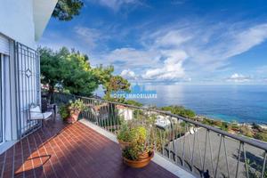 VILLA UNIFAMILIARE CON VISTA UNICA SU MONDELLO - A