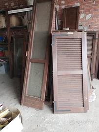 persiane e finestre con doppi vetri