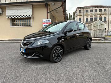 Lancia Ypsilon 1.0 FireFly 5 porte S&S Hybrid Gold