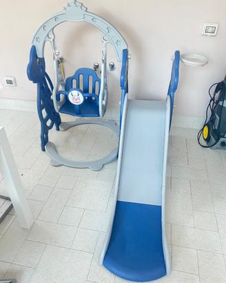 Scivolo e altalena per bambini