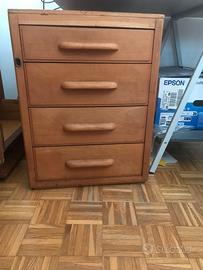 Cassettiera in legno
