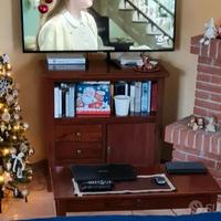 mobile porta tv ( 70 euro) tavolino ( 40 euro) 