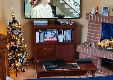 mobile porta tv ( 70 euro) tavolino ( 40 euro) 