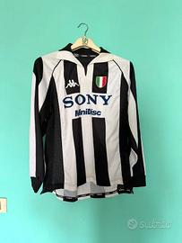 Maglia della Juventus vintage anni 90
