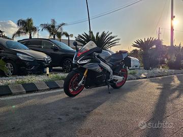 aprilia rsv4