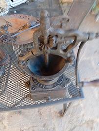 antico macina caffè in ghisa (Le chicche di Bibi)