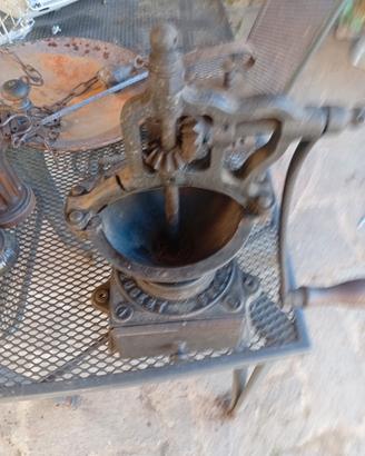 antico macina caffè in ghisa (Le chicche di Bibi)