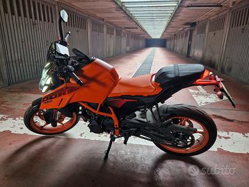 KTM 390 Duke - 2024 + mod e accessori