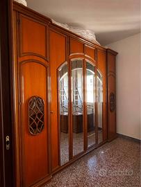 Camera da letto classica in legno massello