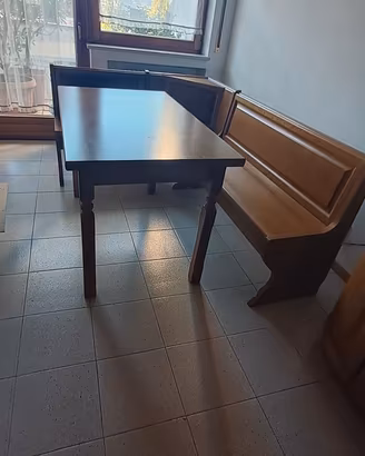  panca ad angolo + tavolo+ 4 sedie