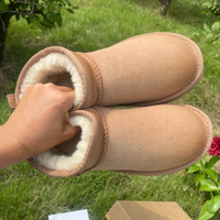Stivaletti da donna UGG Mini Chestnut EU 40