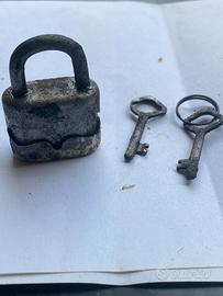 Lucchetto antico 4 cm con 2 chiavi funzionant