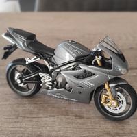 Triumph Daytona 675 modellino