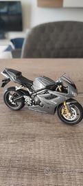 Triumph Daytona 675 modellino