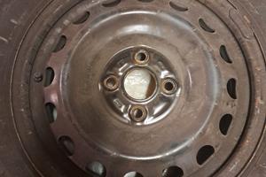 Cerchi in ferro con gomme invernali