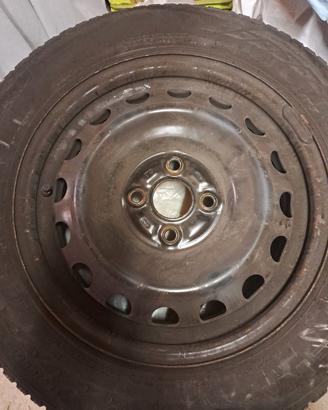 Cerchi in ferro con gomme invernali
