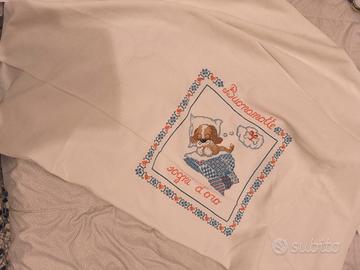 Copriletto per lettino ricamato mano